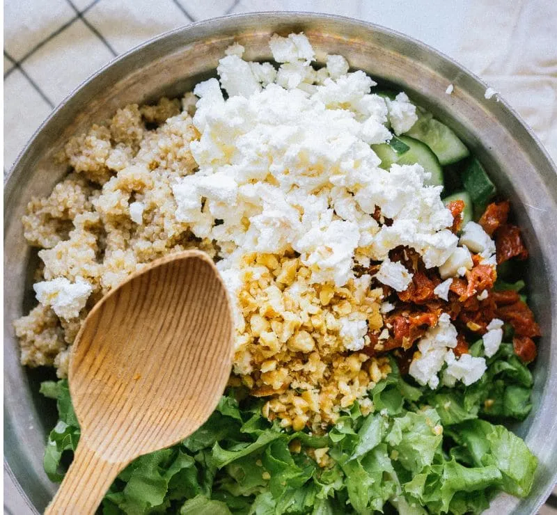 queso cottage con ensalada